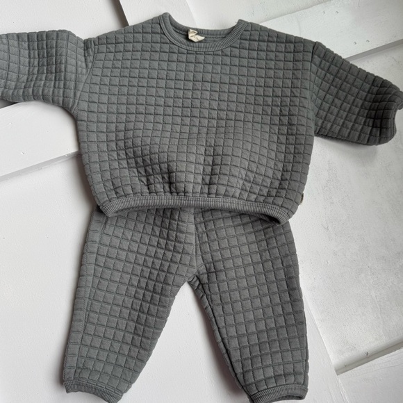 Quincy Mae Other - Quincy Mae Baby Sweatset- Gray/Green color- 3-6 M - A perfect outfit!